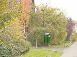 Dass diese tiere ihr revier markieren und dabei das eine oder andere häufchen. Hundekotbehalter Neben Dem Garten Platziert Privates Aus Heinersreuth