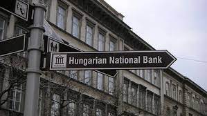 Banca centrala a ungariei, criticata in trecut pentru achizitia de opere de arta si proprietati imobiliare, a cumparat 112 pistoale si 200.000 de gloante pentru fortele sale de securitate, invocand printre motive criza imigrantilor si posibile amenintari cu bomba, transmite bloomberg, citata de mediafax. Banca NaÅ£ionalÄƒ A Ungariei A Redus In Mod Neasteptat Dobanda Cheie Pentru A SusÅ£ine InflaÅ£ia