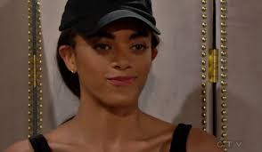 Emma's Crushed When Zoe Steals Her Limelight During the Fashion Show