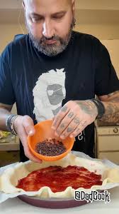 Morbidissima, soffice e golosa!😋 Questa torta di mele senza burro vi farà  iniziare la giornata con tocco di dolcezza in più!🍎💛 Trovate il testo  ricetta qui 👉  https://ricette.giallozafferano.it/Torta-di-mele-senza-burro.html