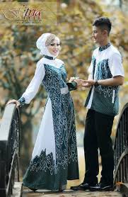 Gamis couple ini cocok banget untuk dipakai bersama pasangan untuk lebaran, ke acara2, ke mall kemanapun tetap tampil kece dengan pasangan. Gambar Baju Gamis Couple 2019 Nusagates