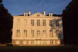 Le Chateau Malou Est Un Chateau Situe A Woluwe Saint Lambert Dans La Region De Bruxelles Capitale Chateau Maisons De Retraite Bruxelles