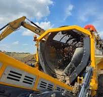 How to choose the right Topsoil Screener | Machinery Partner