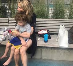 Άμεση ενημέρωση για όλες τις εξελίξεις. Sofia Karbela Ypodexthke Sth Nea Yorkh Kai Pali Th Mhtera Ths Anna Bissh