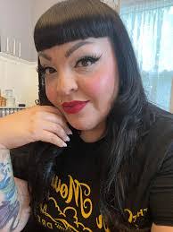 Bernie Barry's Instagram, Twitter & Facebook