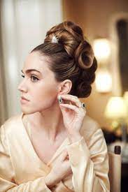 The Bride S Hair Was Audrey Hepburn Inspired At This Intimate New York City Ceremony In 2020 Audrey Hepburn Inspired Most Beautiful Models Audrey Hepburn Hair
