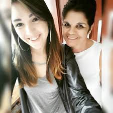 Your favorite Christmas fabrics will be beautiful in this lovely quilt.  PATTERN: https://cutt.ly/Ptar9NNJ