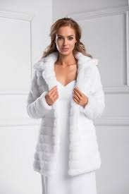 Kann man ein hochzeitskleid eigentlich auch günstig online kaufen? Warmer Brautmantel Zum Brautkleid Fellmantel Fur Winter Hochzeit Brautkontor