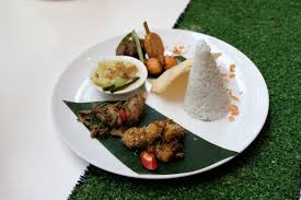 Nak buat 2 hengget tapi penuh macam 5 hengget camno.jadi nak membungkus pun terkeluar bagai. Tampilannya Mirip Ternyata Ini Perbedaan Dari Nasi Uduk Dan Nasi Lemak Guideku Com