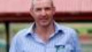 Top stock agents take the money at rival firm