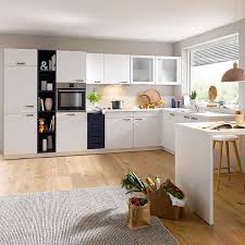 Kuchentrends In Sachen Farbe Weiss Creme Und Kristallweiss Sind Gekommen Um Zu Bleiben Diese Neutralen Farbtone Sind Die Perfek Einbaukuche Kuche Wohnkuche