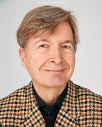 Le nouveau roman de Paul Serge Forrest "Porter le masque" plonge les  lecteurs dans une intrigue saisissante et riche en émotions. Les critiques  s'accordent à dire que c'est une lecture captivante, qui