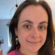 Sarah Minnis's Instagram, Twitter & Facebook