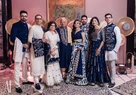 Get mehendi outfits for yourself. Full Family Portrait Of Coordinated Outfits For The Wedding Day Wedmegood Ankita Ranj Indian Wedding Outfits Wedding Matching Outfits Indian Wedding Outfit