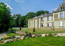 Beautifully Presented Bourgeoisie Maison With 9 Bedrooms 7 Bathrooms And Heated Pool On 2 5 Hectares Chateau Castle Fors Chateau French Property Property