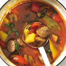Wurst Gulasch Mit Paprika Rezept Gulasch Gulaschsuppe Gulasch Mit Paprika