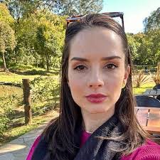 Jessica Nau's Instagram, Twitter & Facebook