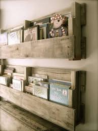 Wir haben schon festgestellt, dass europaletten sehr robust, vielfältig und preiswert sind. Spaaz De Entdecke Sammel Teile Bookshelves Diy Rustic Wood Shelving Home Decor