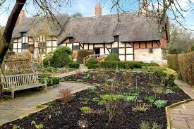 Anne hathaway's cottage is timber framed (sitting on a limestone plinth) with dormer windows and a thatched roof. Anne Hathaway S Cottage Shakespeare Stratford Upon Avon Burnside Hotel Stratford Upon Avon