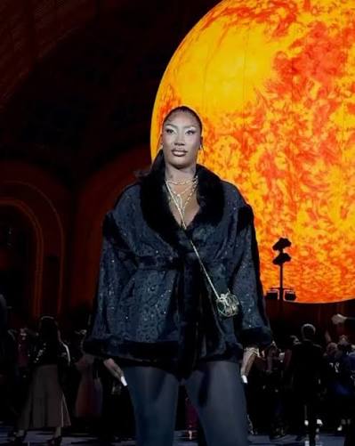 Impossível não notar: Aya Nakamura brilhou na Paris Fashion Week., 📸  Imagens/Reprodução: @thecut | @ru_wolle | @ayanakamura.tweets,  #AfricanizeOficial