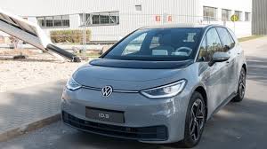 It was unveiled on 9 september 2019 at the frankfurt motor show, after being first shown as the i.d. Elektroauto Der Vw Id 3 Kann Ab 20 7 Bestellt Werden Golem De