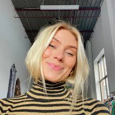 Darcy Stewart's Instagram, Twitter & Facebook