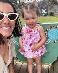 Samantha Boswell's Instagram, Twitter & Facebook