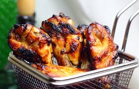 Corta las alitas en tres, siguiendo la articulación una vez cocinadas. Alitas De Pollo A La Barbacoa Receta Al Horno Receta De Sergio