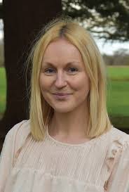 Lyn Walter's Instagram, Twitter & Facebook