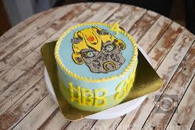 Firstly, it was a relatively small single tier cake measuring 8 inches by 8 inches in width and length, and a height of about 3 inches. Bumble Bee Face Cake Buttercream Drawing Bumble Bee In Transformer Bumble Bee Cake Cake Butter Cream
