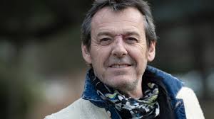 He started a career on radio in 1989, then became tv presenter in 1995 and tried a career as. Pw1x02yd1bdjvm
