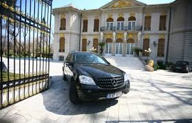Trotuare în bătaie de joc pe str. Gigi Becali Si A Vandut Palatul Din Modrogan Jurnalul Prahovean