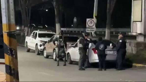 Un hombre fue detenido luego de presuntamente asesinar a su pareja e  intentar ocultar el cuerpo de la víctima en una hielera, en una vivienda en  la calle Camino a Santa Fe,