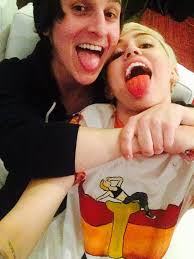 Bernadette Ho (@berniiho)