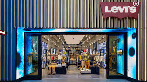 Jean koleksiyonlarıyla popüler giyim markası levis'ı ziyaret edip erkek giyim, kadın giyim ve daha pek çok şık ürün serisiyle hemen alışverişe başlayın. Inside Levi S New Nextgen Retail Store Vogue Business
