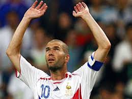 Spitzentrainer zinédine zidane verlässt berichten zufolge real. Zinedine Zidane Letzte Zugabe Des Zauberers Stern De
