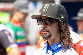 Oakley O Icon • 1993. The iconic logo of performance eyewear known around  the world! Most people don't know that I designed this famous mark