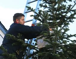 So wird der festlich geschmückte lichterbaum traditionell am. Weihnachtsbaum Aufstellen 2020 Interessengemeinschaft Schildgen E V
