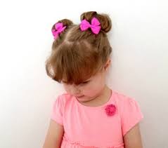 My daughter has beautiful, curly hair that i refuse to destroy with heat or other straightening techniques. Minnie Mouse Hair Tutorial Allfreeholidaycrafts Com