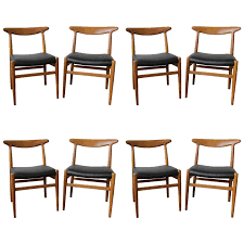 Set Of Eight Teak Chairs By Hans Wegner In Black Leather Model W2 Dining Chairs Antique Dining Room Chairs Scandinavian Dining Chairs