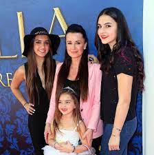 Apr 19, 2021 · kyle richards and mauricio umansky have been married for 25 years. Kyle Richards From Rhobh Races To Be With Her Sick Daughter Away At College