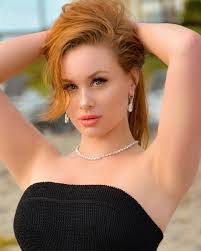 Sara Gibson's Instagram, Twitter & Facebook