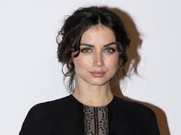 Ana de armas admits she's a little bit of a mess at golden globes | e! Actress Ana De Armas Black Hair Cuban Face Wallpaper Resolution 1920x1439 Id 1061059 Wallha Com