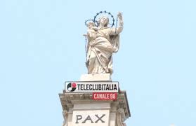 L'evento ha chiamato a raccolta alcuni fedeli della città mariana. Pompei Oscilla Corona Del Rosario Della Madonna I Fedeli Gridano Al Miracolo