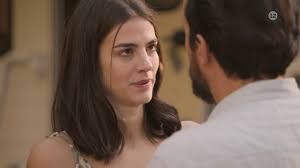 Ολοκλήρωσε τις σπουδές της σε μουσικό σχολείο ενώ σε ηλικία 18 ετών ξεκίνησε τις σπουδές της ως νηπιαγωγός. Anastasia Pantoysh H Klairh 8a Probei Se Apokalypseis Poy Den Prepei Ishow Gr