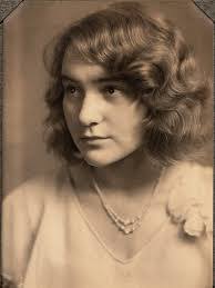 Pauline Everett's Instagram, Twitter & Facebook