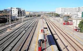 Adif Ofrece A Los Ave Privados Operar La Linea De Valencia A Barcelona Aunque No Existe Las Provincias