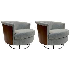 1960 Pair Of Selig Barrel Back Swivel Chairs 1stdibs Com Dining Room Chair Cushions Outdoor Lounge Chair Cushions Swivel Chair