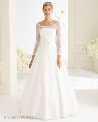 Sehr gut sehen auch jeans mit slim fit aus, die die beine stark betonen. Nieuwe Bruidsjurk 2017 Collectie Bella Bruidsjurk Met Lange Mouw Lange Bruidsjurken Nikita Bruidsmode Tweedehan Brautkleid Kleid Hochzeit Hochzeitskleid