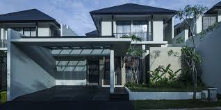Terlebih dengan meroketnya tren rumah minimalis yang sering memanfaatkan kanopi sebagai penutup atap yang praktis, ekonomis, namun tetap terlihat estetis. Kanopi Rumah Minimalis Juga Kegunaan Dan Manfaatnya
